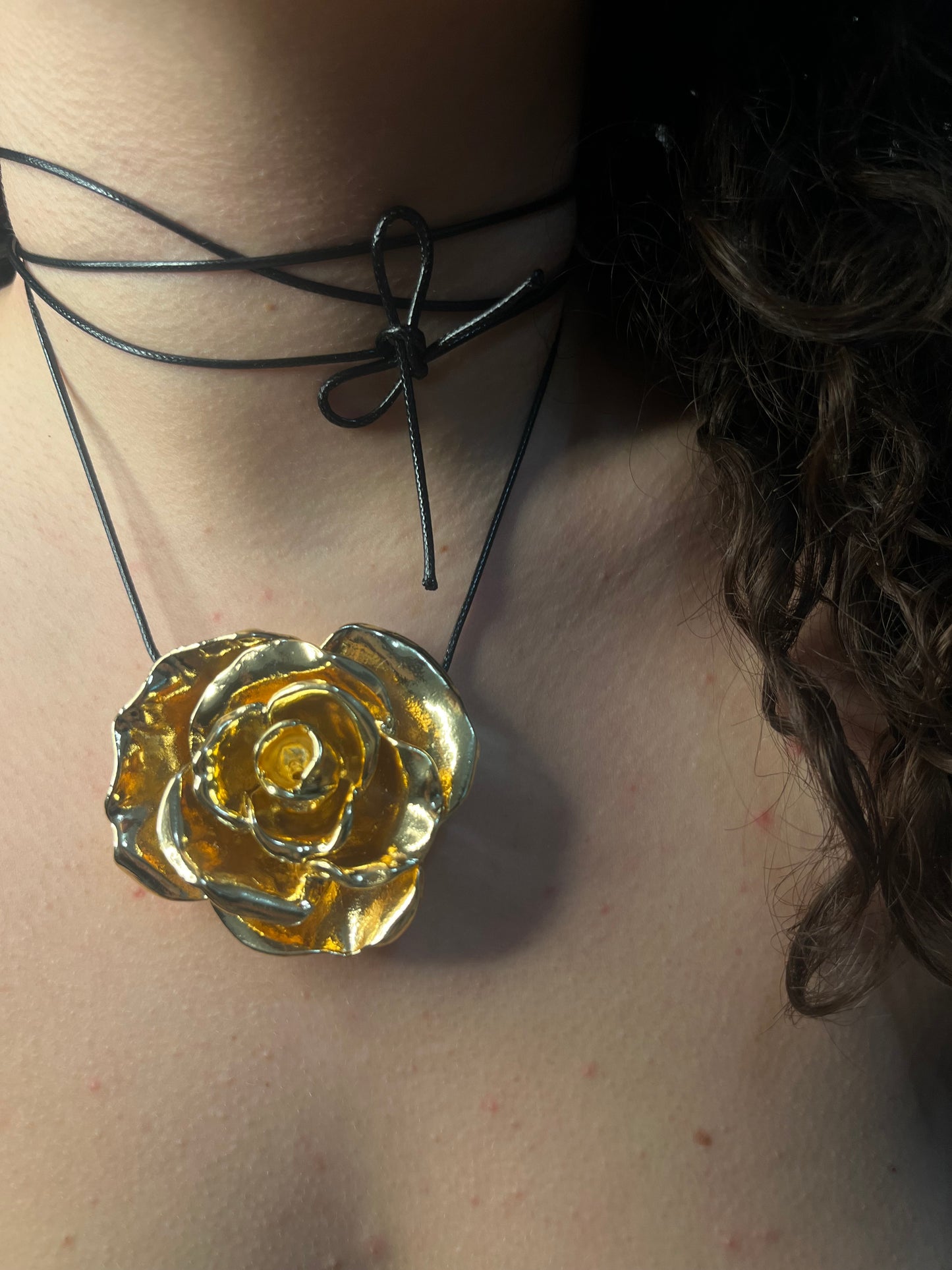 Choker golden rose