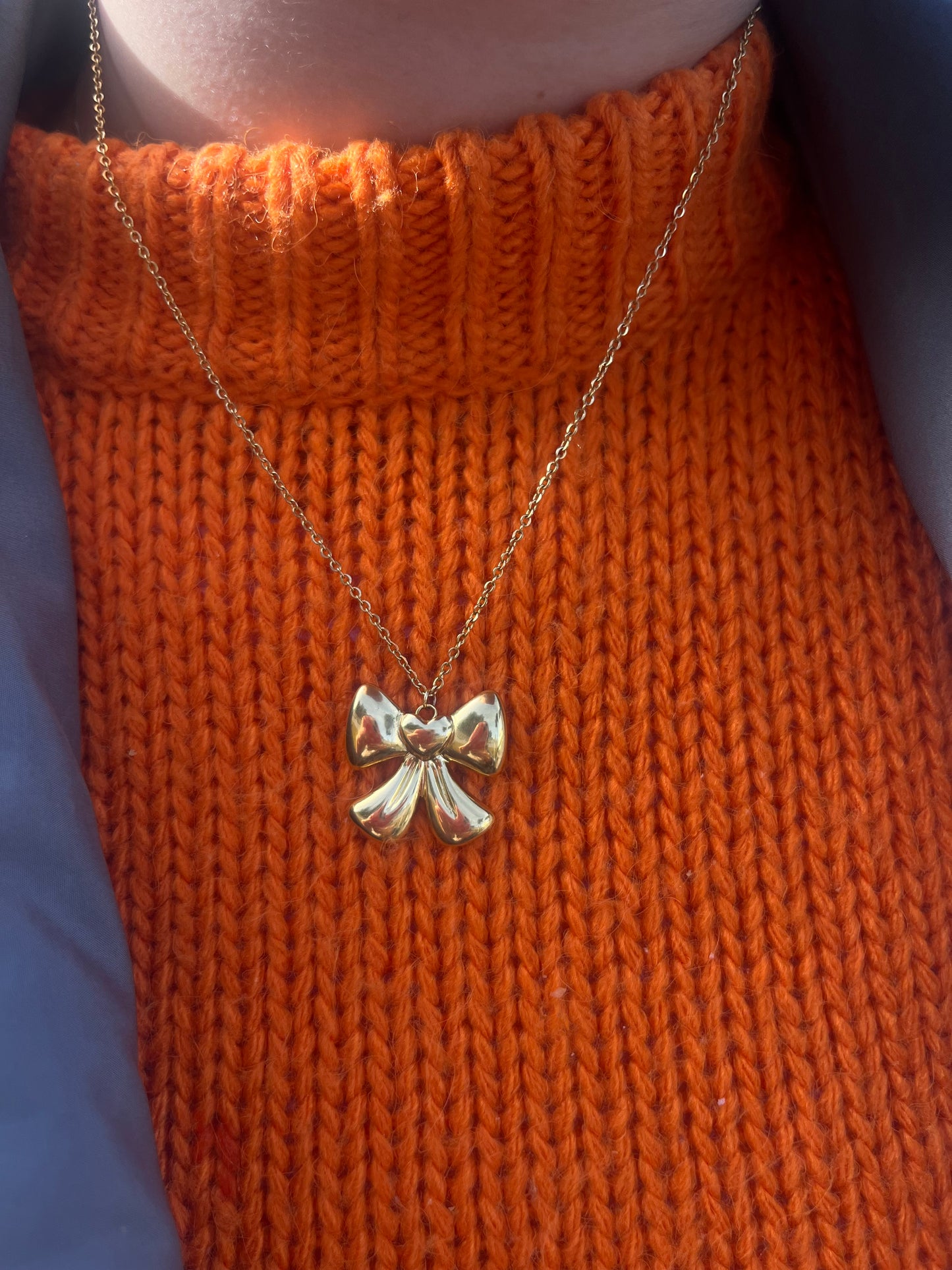 Collana e orecchini fiocco