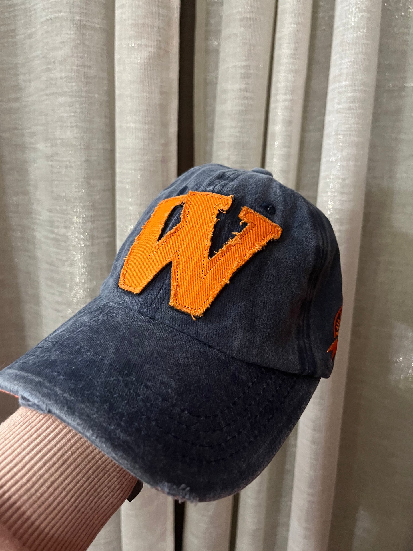 Cappello “W”