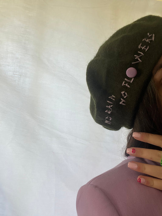 Basco verde militare “no rain no flowers”