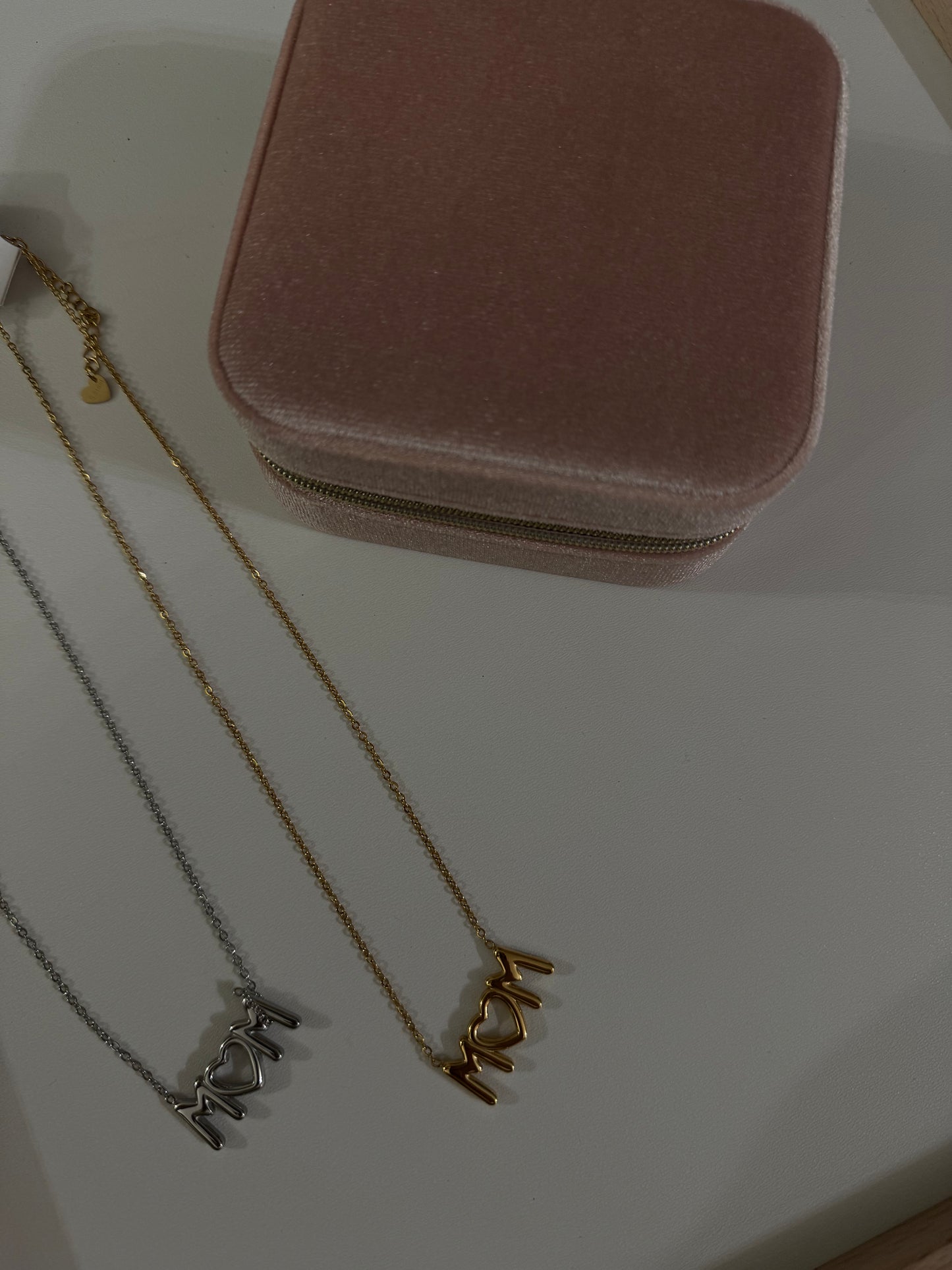 Collana Mom