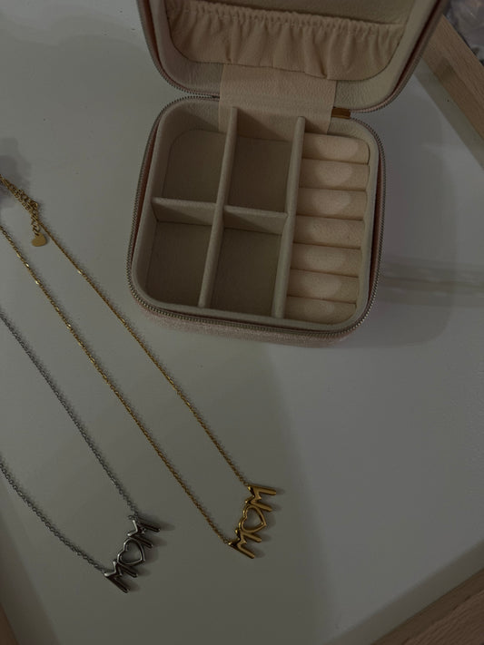 Collana Mom